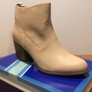 White Mountain Grace Booties